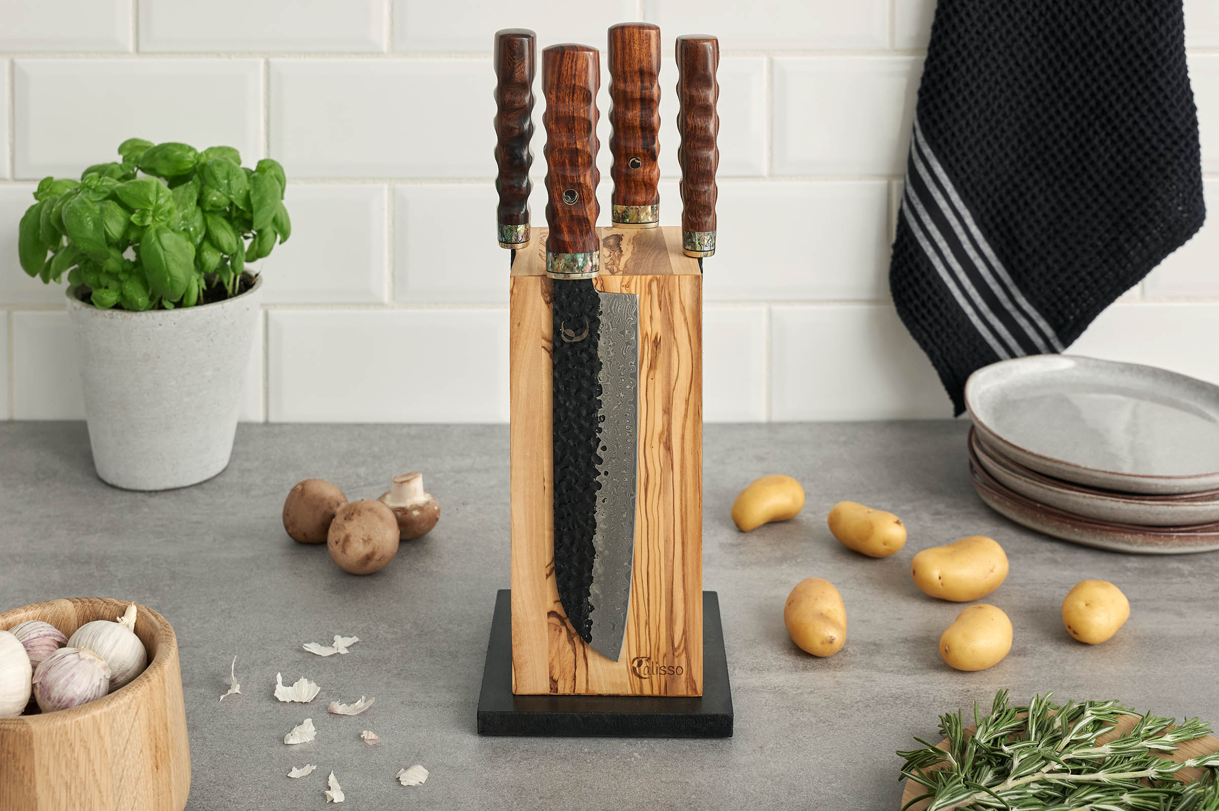 Messersäule Olive mit Messern - الصورة 3