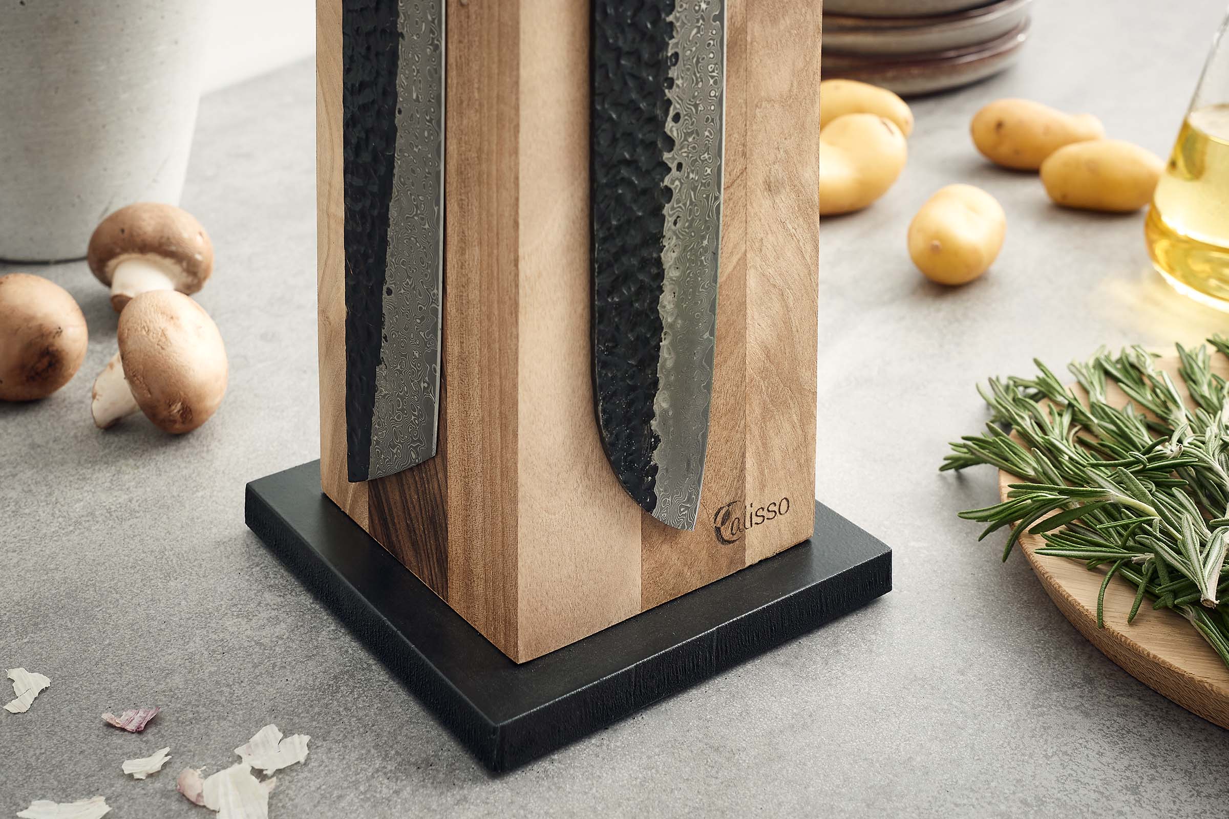 Messersäule Walnuss mit Messern - الصورة 2